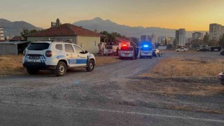 Kar maskeli saldırganlar baba ve oğlunu vurdu: 2 yaralı