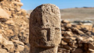 Karahantepede tarihte bir ilk: İnsan yüzlü T biçimli dikilitaş bulundu