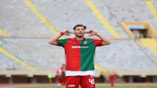 Karşıyakada Yasin Uzunoğlu dikkatleri çekiyor