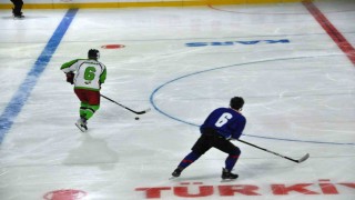 Karsta buz hokeyi heyecanı