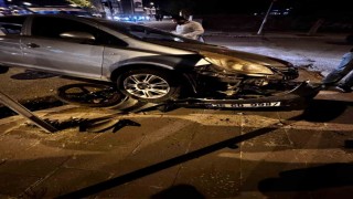 Karsta otomobil ile motosiklet çarpıştı