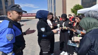 Karsta polis üniversite öğrencilerini bilgilendirdi