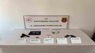 Kastamonuda binlerce sentetik ecza hapıyla yakalanan 2 kişi tutuklandı