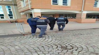 Kastamonuda uyuşturucuyla yakalanan 2 şüpheli tutuklandı