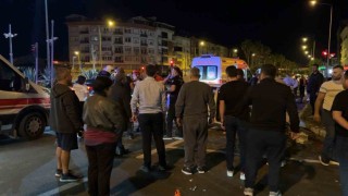 Kavşakta pikapla çarpışan Tofaştaki 2 kişi yaralandı