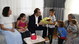 Kaymakam Dolu’dan Minik Öğrenciye Doğum Günü Sürprizi