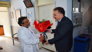 Kaymakam Odabaştan, Gazzeye yardım götürürken rehin alınan Sumud Filosu aktivisti Dr. Ergün Akpınara geçmiş olsun ziyareti