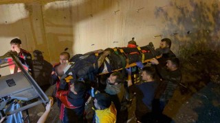 Kayseride kamyonet kanala uçtu: 1i ağır 2 yaralı