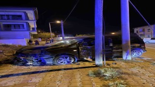 Kaza yaparak savrulan motosiklet yayalara çarptı: 5 yaralı