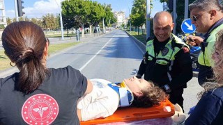 Kaza yapıp yaralanan genç kızdan, başından biran olsun ayrılmayan trafik polisine kahvaltı sözü