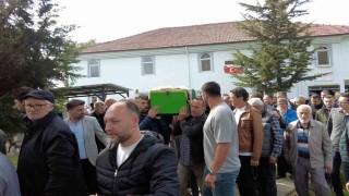 Kazada hayatını kaybeden genç kadın gözyaşları içinde toprağa verildi