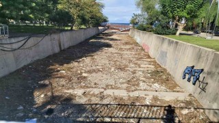 Kemer Belediyesinden kış öncesi dere temizliği