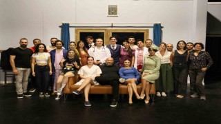 Kepez Kent Tiyatrosundan kahkaha dolu bir oyun: Kaç Baba Kaç