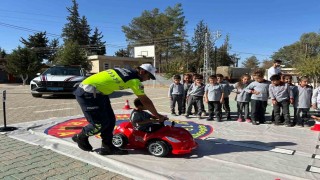 Kiliste ilkokul öğrencilerine mobil trafik aracıyla eğitim verildi