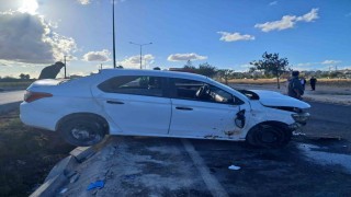 Kiliste otomobil refüje çarptı: 2 ağır yaralı