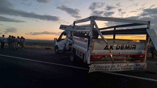 Kiliste tır ile pikap çarpıştı: 3 yaralı