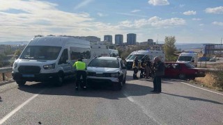 Kırıkkalede iki otomobil kafa kafaya çarpıştı: 4 yaralı