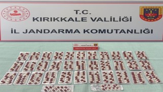 Kırıkkalede şüpheli şahısların üzerinden uyuşturucu hap ele geçirildi