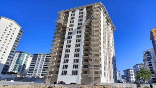 Kırılan yük asansöründen düşen inşaat işçisi kuzenler hayatını kaybetti