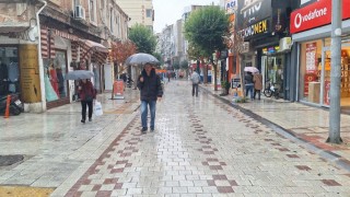 Kırklarelinde sağanak yağış etkili oluyor