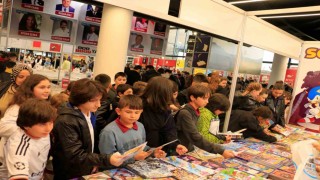Kitap fuarında çocukların çizgi roman sevgisi