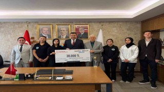 Kız İmam Hatip Lisesinin Türkiye birinciliği gururu Başkan Akel ile paylaşıldı