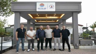 KKTC heyeti plajlarla ilgili uygulamaları görmek için Muratpaşada