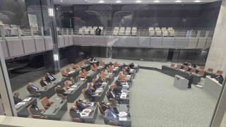 KKTC Meclisindeki iki devletli çözüm oturumunda muhalefet partisi milletvekilleri oturumu terk etti