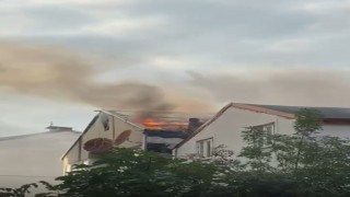 Kocaelide çatı yangını korkuttu