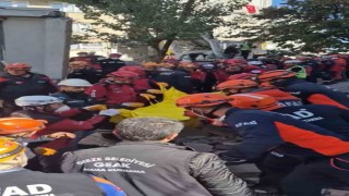 Kocaelide çöken binanın enkazından 2 kişinin cansız bedeni çıkarıldı