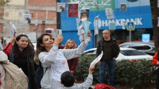 Kocaelide gelenek bozulmadı: Ağaçlar yine kitap açtı