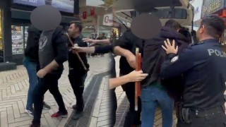 Kocaelide iki gazeteciye sopalı pusu girişimi