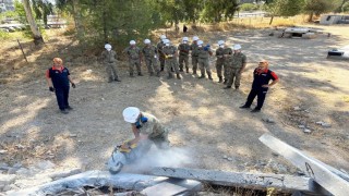 Komandolara enkazda arama kurtarma eğitimi verildi