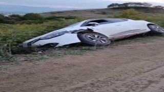 Kontrolden çıkan otomobil uçurumun eşiğinde durdu