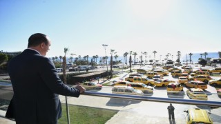 Konyaaltıda taksicilerden Türk bayraklı Cumhuriyet konvoyu