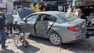 Konyada kontrolden çıkan otomobil yayalara çarptı: 3 yaralı