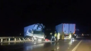 Konyada tır ile kamyonet çarpıştı: 1 ölü, 2 yaralı