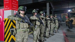 Kosovada Türk askerlerinin zeybekli cumhuriyet coşkusu