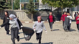 Köylerinden ve okullarından 30 torba çöp topladılar