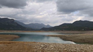 Kozan Barajı manzaranın değil, kuraklığın simgesi oldu