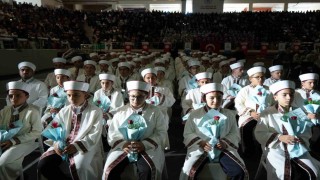 Kuranı ezberleyen 75 erkek, 88i kız öğrenci hafızlık icazetlerini aldı