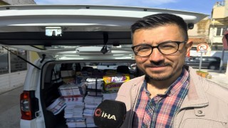 Kurulacak yeni kütüphane için tek başına elini taşın altına koydu