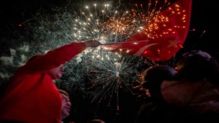 Kuşadasında Cumhuriyet coşkusu sokaklara taştı