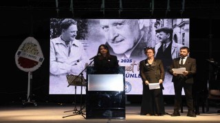 Kuşadasında Nazımın dizeleri 9 farklı dilde yankılandı