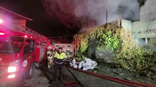 Kütahyada 2 katlı binada çıkan yangın korkuttu