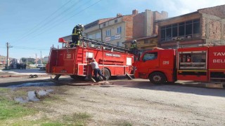 Kütahyada iş yerindeki yangında 1 itfaiye eri yaralandı