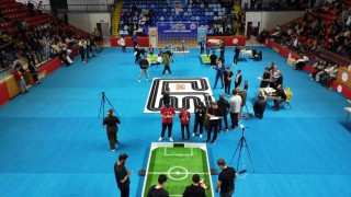 Kütahyada Ulusal Robot Yarışması renkli görüntülere sahne oldu