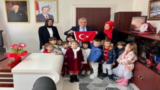 Kutsal emanetler Kaymakam Öztürke emanet edildi