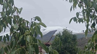 Ladik Akdağa mevsimin ilk karı düştü