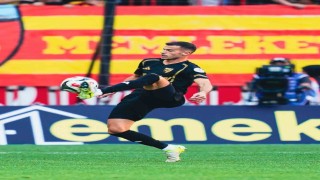 Laszlo Benes kırmızı kart gördü